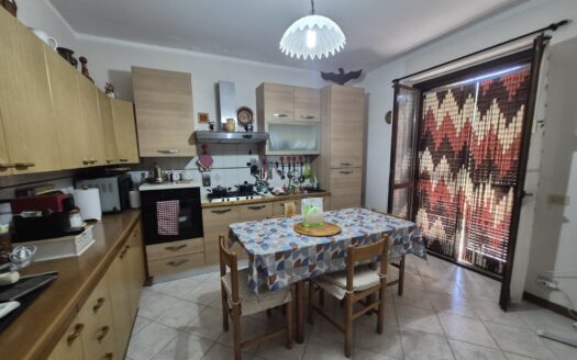 In piccolo residence, villino in bifamiliare trilivello