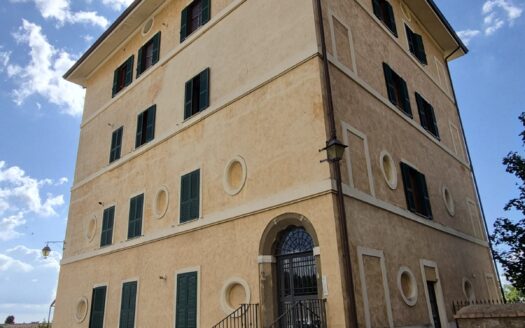 In palazzina storica con ascensore panoramico appartamento
