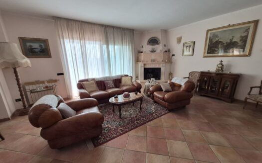 Colle Martino, panoramicissima villa in bifamiliare