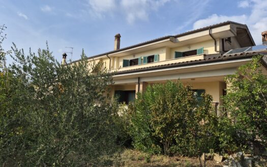 Colle Martino, panoramicissima villa in bifamiliare